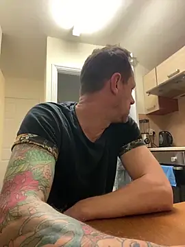 Snapshot of Yourhotboy_42 chatting on March 3, 2025, 6:44 pm Yourhotboy 42 online show from March 3, 2025, 6:44 pm