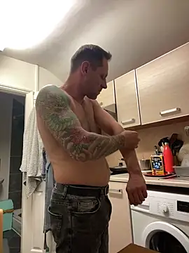 Snapshot of Yourhotboy_42 chatting on October 9, 2025, 5:44 pm Yourhotboy 42 online show from October 9, 2025, 5:44 pm