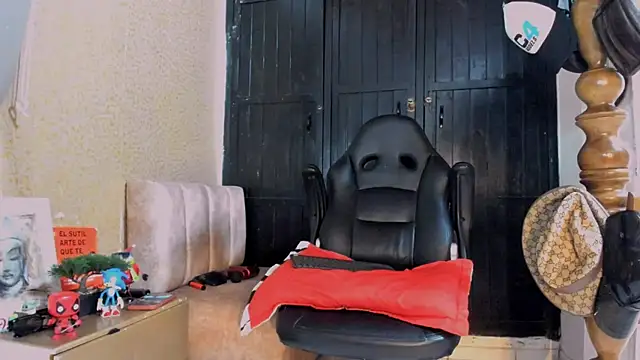 naugthy dominant online show from January 17, 2025, 5:11 am