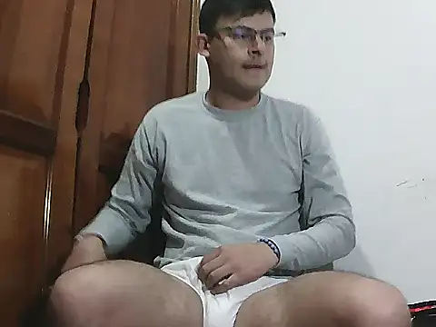 Snapshot of Nicolds14 chatting on November 6, 2025, 12:44 am Nicolds14 online show from November 6, 2025, 12:44 am