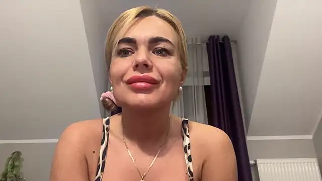 Snapshot of DESIREjenny chatting on January 25, 2025, 9:15 am DESIREjenny online show from January 25, 2025, 9:15 am