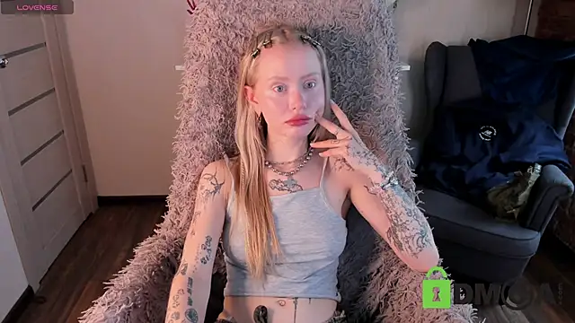 Snapshot of MalenaErnman chatting on May 24, 2026, 10:53 am MalenaErnman online show from May 24, 2026, 10:53 am