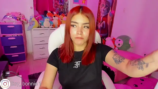 Snapshot of bonnie_moon chatting on December 20, 2024, 2:30 am bonnie moon online show from December 20, 2024, 2:30 am