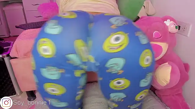 Snapshot of bonnie_moon chatting on December 22, 2024, 2:49 am bonnie moon online show from December 22, 2024, 2:49 am