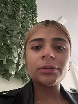 Snapshot of pamell_col chatting on December 5, 2024, 9:39 pm pamell col online show from December 5, 2024, 9:39 pm