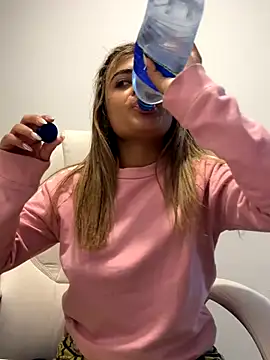 Snapshot of pamell_col chatting on October 5, 2025, 8:29 pm pamell col online show from October 5, 2025, 8:29 pm