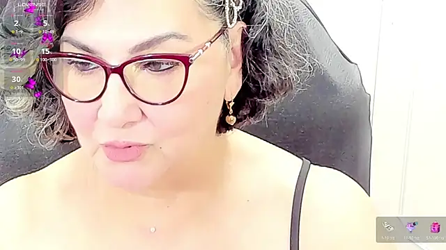 Snapshot of cataleya_mom chatting on June 3, 2026, 1:41 am cataleya mom online show from June 3, 2026, 1:41 am