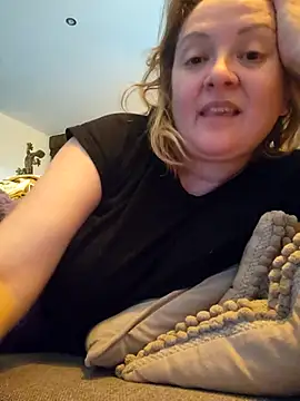 Snapshot of lady_charlyne chatting on November 19, 2025, 9:42 am lady charlyne online show from November 19, 2025, 9:42 am