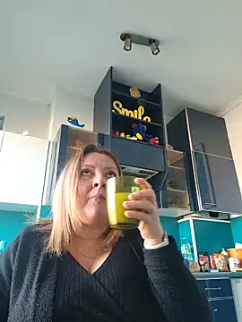 Snapshot of lady_charlyne chatting on January 6, 2026, 9:46 am lady charlyne online show from January 6, 2026, 9:46 am