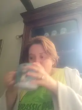 Snapshot of lady_charlyne chatting on March 8, 2026, 12:20 pm lady charlyne online show from March 8, 2026, 12:20 pm