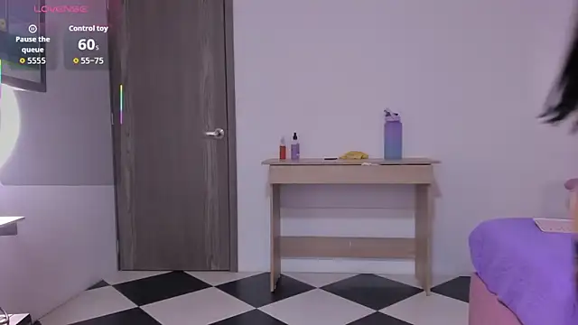 Snapshot of alexa_pariss chatting on October 7, 2025, 8:17 pm alexa pariss online show from October 7, 2025, 8:17 pm