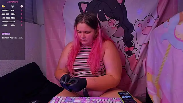 Snapshot of Freakcute_ chatting on December 7, 2024, 3:41 pm Freakcute online show from December 7, 2024, 3:41 pm