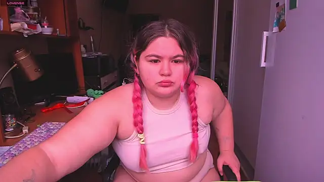 Snapshot of Freakcute_ chatting on December 19, 2024, 11:07 am Freakcute online show from December 19, 2024, 11:07 am