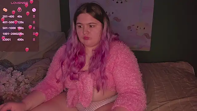 Snapshot of Freakcute_ chatting on February 17, 2025, 10:47 pm Freakcute online show from February 17, 2025, 10:47 pm