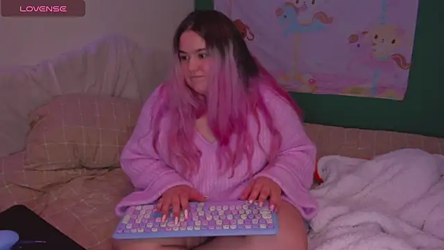 Snapshot of Freakcute_ chatting on February 26, 2025, 10:31 pm Freakcute online show from February 26, 2025, 10:31 pm