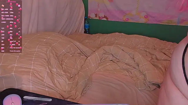 Snapshot of Freakcute_ chatting on March 13, 2025, 12:37 am Freakcute online show from March 13, 2025, 12:37 am