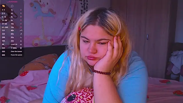 Snapshot of Freakcute_ chatting on October 3, 2025, 2:03 pm Freakcute online show from October 3, 2025, 2:03 pm