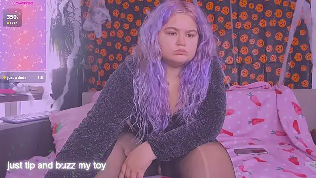 Snapshot of Freakcute_ chatting on October 27, 2025, 2:10 pm Freakcute online show from October 27, 2025, 2:10 pm