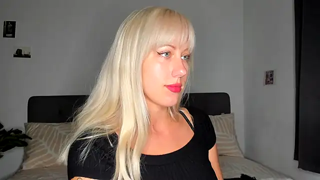 Snapshot of Ad_Astrid chatting on October 14, 2025, 9:32 am Ad Astrid online show from October 14, 2025, 9:32 am