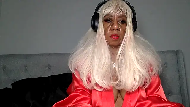 Snapshot of BreanaDivine chatting on December 16, 2024, 4:16 pm BreanaDivine online show from December 16, 2024, 4:16 pm