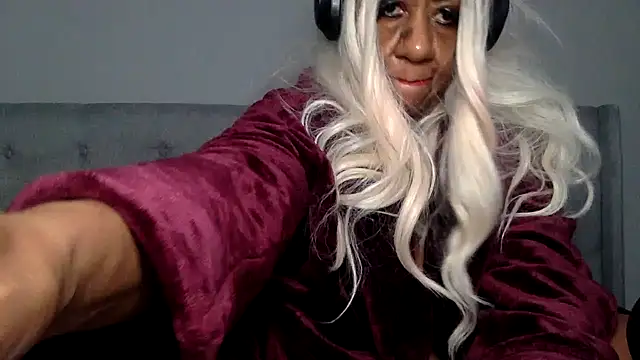 Snapshot of BreanaDivine chatting on December 19, 2024, 3:30 pm BreanaDivine online show from December 19, 2024, 3:30 pm