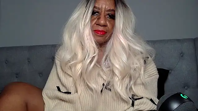 Snapshot of BreanaDivine chatting on December 21, 2024, 4:14 pm BreanaDivine online show from December 21, 2024, 4:14 pm