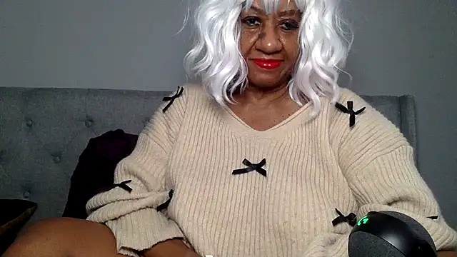 Snapshot of BreanaDivine chatting on January 4, 2025, 5:05 pm BreanaDivine online show from January 4, 2025, 5:05 pm