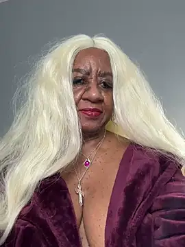 Snapshot of BreanaDivine chatting on February 17, 2025, 9:19 pm BreanaDivine online show from February 17, 2025, 9:19 pm