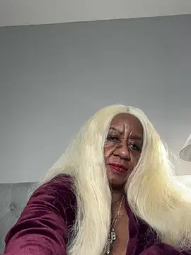 Snapshot of BreanaDivine chatting on February 22, 2025, 2:06 am BreanaDivine online show from February 22, 2025, 2:06 am