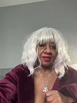 Snapshot of BreanaDivine chatting on February 22, 2025, 6:41 pm BreanaDivine online show from February 22, 2025, 6:41 pm