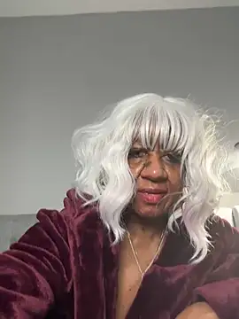 Snapshot of BreanaDivine chatting on February 22, 2025, 9:59 pm BreanaDivine online show from February 22, 2025, 9:59 pm