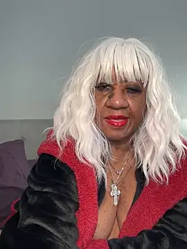 Snapshot of BreanaDivine chatting on March 9, 2025, 6:11 pm BreanaDivine online show from March 9, 2025, 6:11 pm