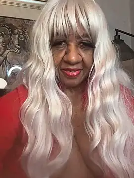 BreanaDivine online show from March 6, 2026, 6:43 am