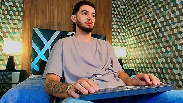 Michael magno online show from November 8, 2025, 5:12 pm