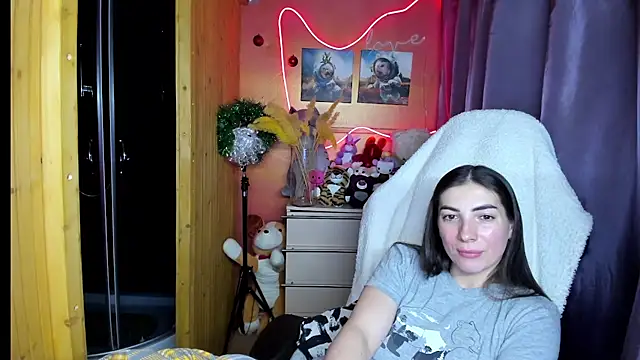 Fiery Brunette  online show from January 12, 2026, 10:09 am