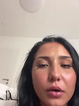 Snapshot of Coco-Love chatting on February 22, 2025, 1:22 am Coco-Love online show from February 22, 2025, 1:22 am