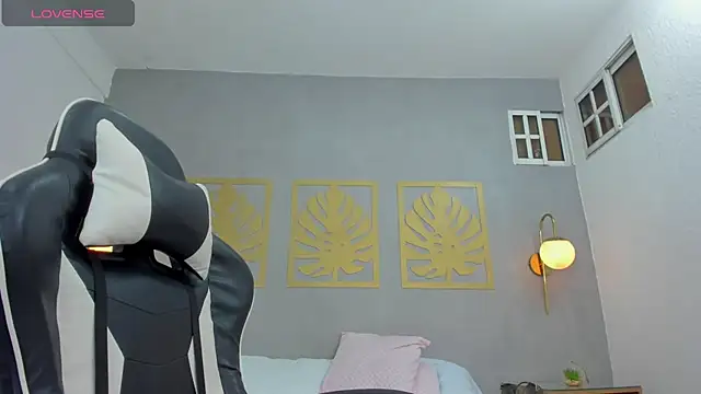 Snapshot of ayla13_ chatting on February 25, 2025, 9:57 pm ayla13 online show from February 25, 2025, 9:57 pm