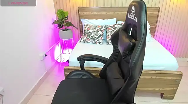 Snapshot of ayla13_ chatting on March 20, 2025, 10:07 pm ayla13 online show from March 20, 2025, 10:07 pm