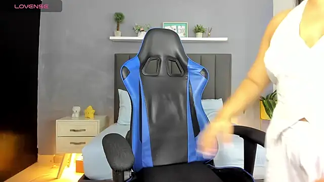 Snapshot of ayla13_ chatting on September 9, 2025, 3:44 pm ayla13 online show from September 9, 2025, 3:44 pm