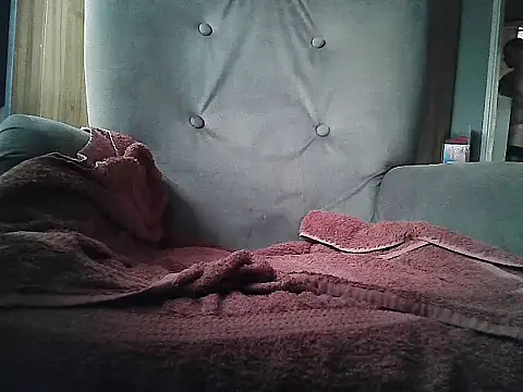 SharpCouple98 online show from October 25, 2025, 5:59 am