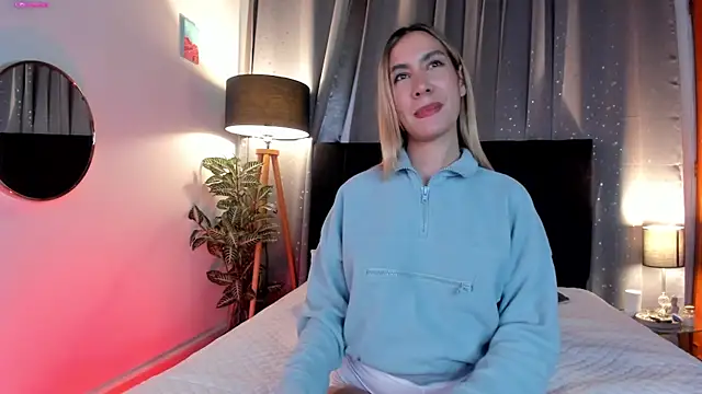 Snapshot of Lauren-Rosse chatting on February 22, 2025, 11:57 pm Lauren-Rosse online show from February 22, 2025, 11:57 pm