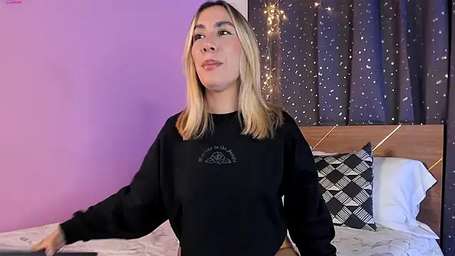 Snapshot of Lauren-Rosse chatting on February 27, 2025, 4:20 am Lauren-Rosse online show from February 27, 2025, 4:20 am