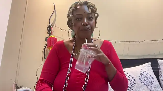 ChocolateCakeQueen online show from March 7, 2025, 1:09 am