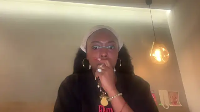 ChocolateCakeQueen online show from May 1, 2026, 3:55 am