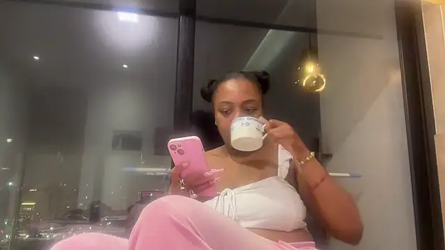 ChocolateCakeQueen online show from June 25, 2026, 1:38 am