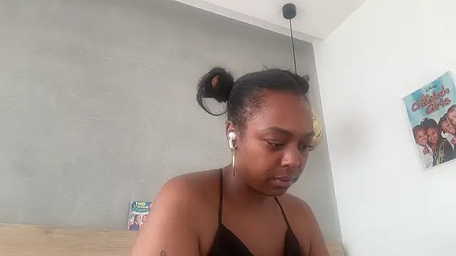 ChocolateCakeQueen online show from June 25, 2026, 2:43 pm