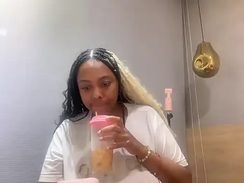 ChocolateCakeQueen online show from July 18, 2026, 1:54 am