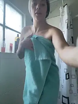 Snapshot of hannahb-e chatting on February 18, 2025, 11:08 pm hannahb-e online show from February 18, 2025, 11:08 pm