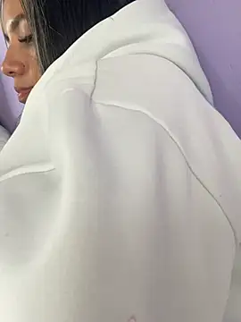 Snapshot of hannahb-e chatting on March 20, 2025, 9:02 pm hannahb-e online show from March 20, 2025, 9:02 pm