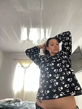 Snapshot of hannahb-e chatting on November 6, 2025, 2:29 pm hannahb-e online show from November 6, 2025, 2:29 pm